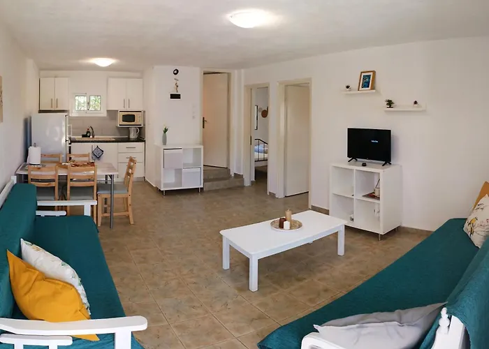 Evi\'S Home